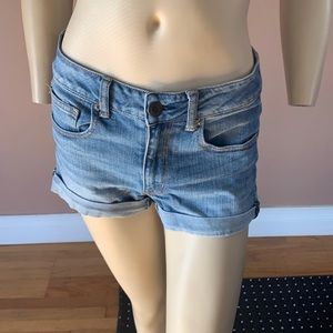 AMERICAN EAGLE JEAN SHORTS SIZE: 6